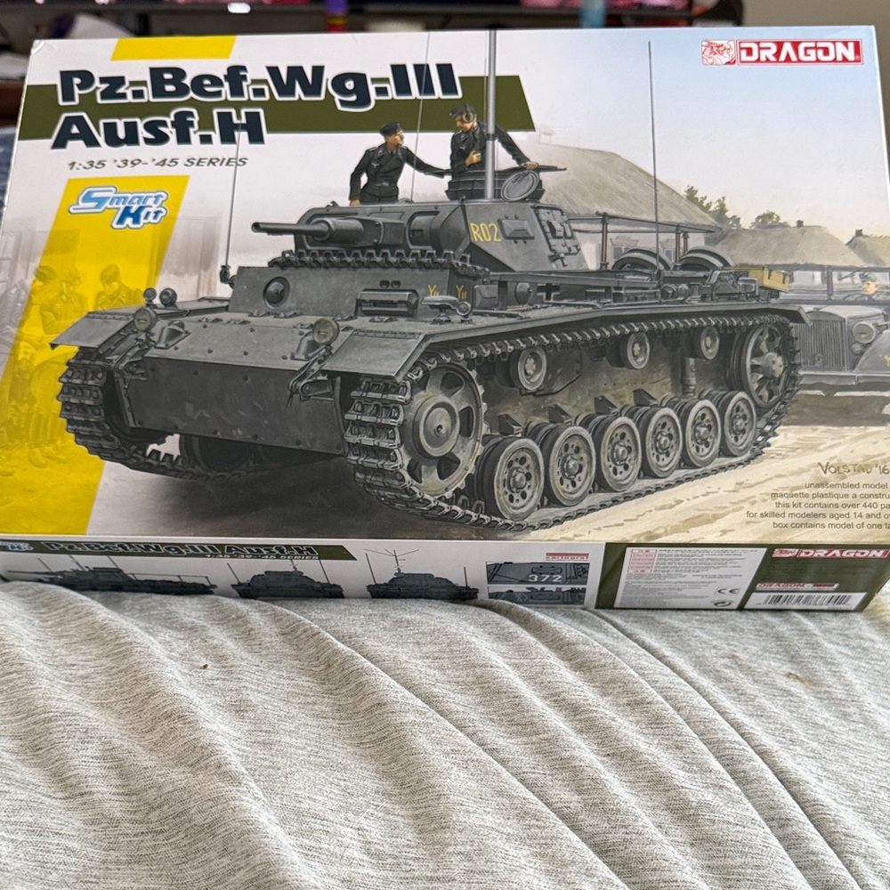 Pz.Bef.Wg.III Ausf. H Tank Model Kit - Gray